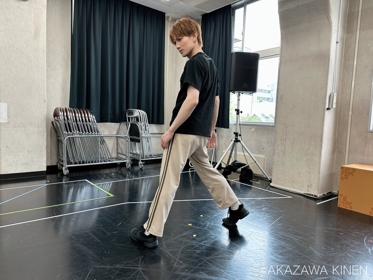 akazawa_kinen's tweet photo. ／ 
#赤澤記念公演 
ブラッシュアップ！
＼

本日はダンスブラッシュアップDAY‼️ #古謝那伊留 さんが再度レッスンに来てくださいました🙌丁寧なアドバイスにより赤澤さんの成長が加速✨みるみるダンスが変化していきました👏
稽古も残り数日。いざ、明日は通し稽古です！！

🎟️チケット発売中
https://t.co/dJ8D7YL20e

#赤澤遼太郎29歳記念公演
舞台「踊らないと出られなイ世界」
🗓️日程：9月3日(木)～9月7日(月)
📍会場：シアター・アルファ東京
🕺出演：赤澤遼太郎　後藤健流　回替わりVTRゲスト