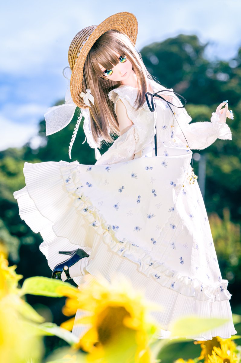 butaosuinu's tweet photo. #ぽえっ子
#RosenliaDoll 
ひまわり畑で捕まえて🌻 https://t.co/Rbt5fZ1CQ2