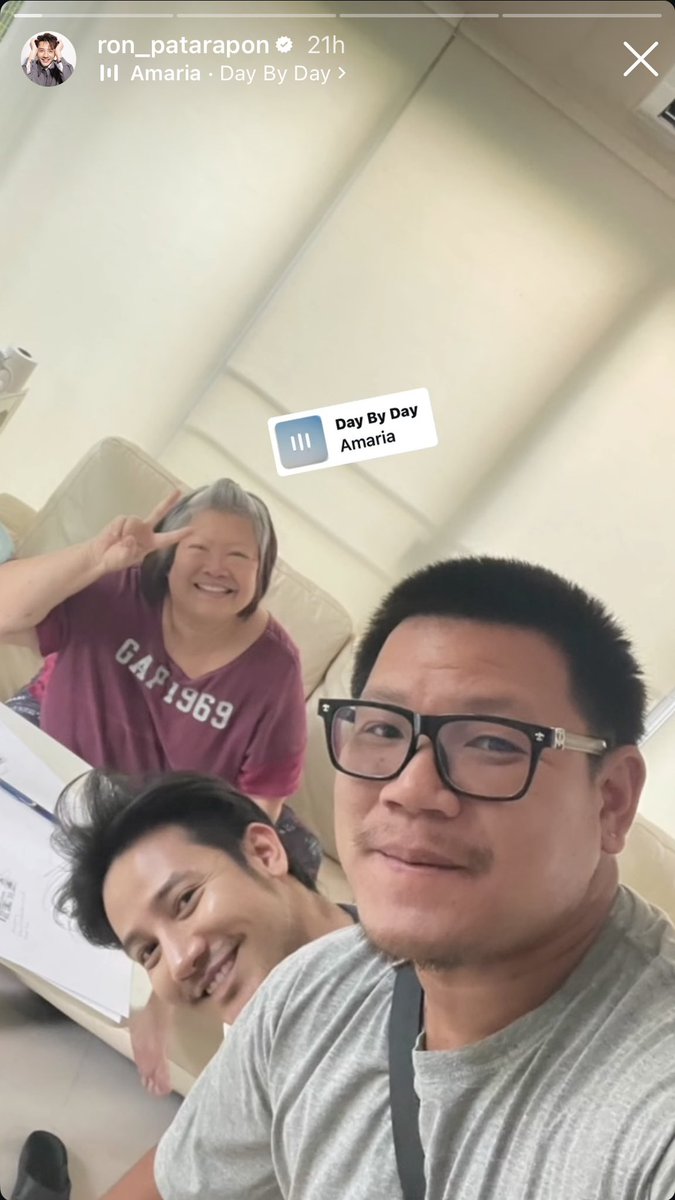 Patarapon_News's tweet photo. IGS : ron_patarapon น้องรอนกับคุณแม่และน้องชายนะคะ รู้เลยว่าน้องรอนยิ้มสวยเหมือนใครนะคะ 😊😊😍😍 @RoN_Patarapon #Ron_Patarapon #รอน_ภัทรภณ #รอนAF5 #RonAF5 https://t.co/c2zBMJRmaZ