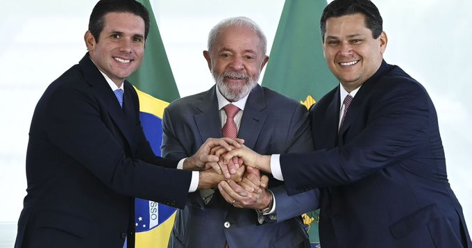 nelsonpaffi's tweet photo. Não vote nesses três.
Ou você prefere aumentar a ruína do Brasil? https://t.co/gsniGkgjAr