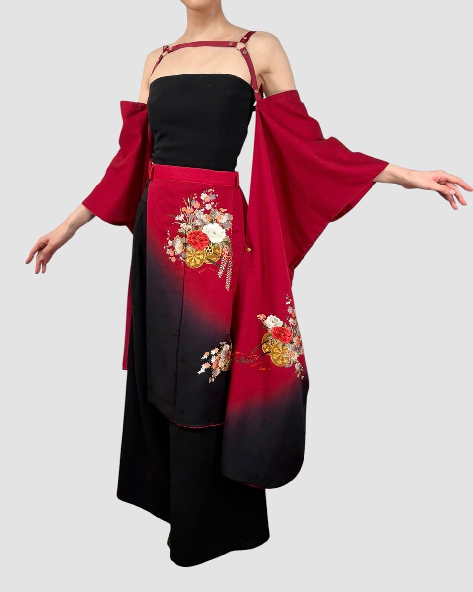 jpn_shiki's tweet photo. 👘振袖マルチピース👘
の登場です！！

格式高い着物である振袖の、象徴的な長い袖をそのまま纏えるアイテムです！

取り外し可能なストラップにより、アレンジ次第で何種類もの着方ができる仕様となっており、着物の美しさをたっぷり堪能して頂けます！

https://t.co/McfVcnhuAg https://t.co/fX1zG3sVWX