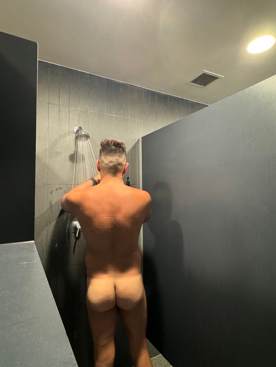 anotherausgay's tweet photo. Need someone to help me with my back https://t.co/U5KB2jU2X2