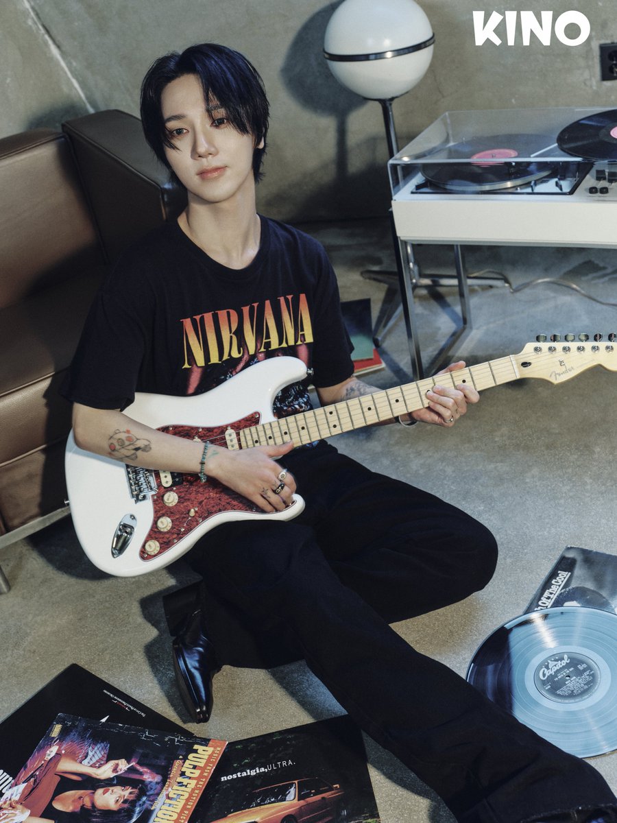 Its_Kinomag's tweet photo. 옛날 어느 곳에, 
노래하는 정원에 사는 한 사람이 있었습니다.
해가 바뀔 때마다
꽃은 새로운 빛깔로 물들고,
바람은 새로운 선율을 데려왔습니다.
그는 꽃 한 송이를 꺾어 들고,
선율을 따라 걸음을 옮겼습니다.
그렇게, 이야기는 시작되었습니다.
@shfly3424 
@YESUNG_smtown 
@SJofficial 

#STILLBECOMING
#예성 #YESUNG