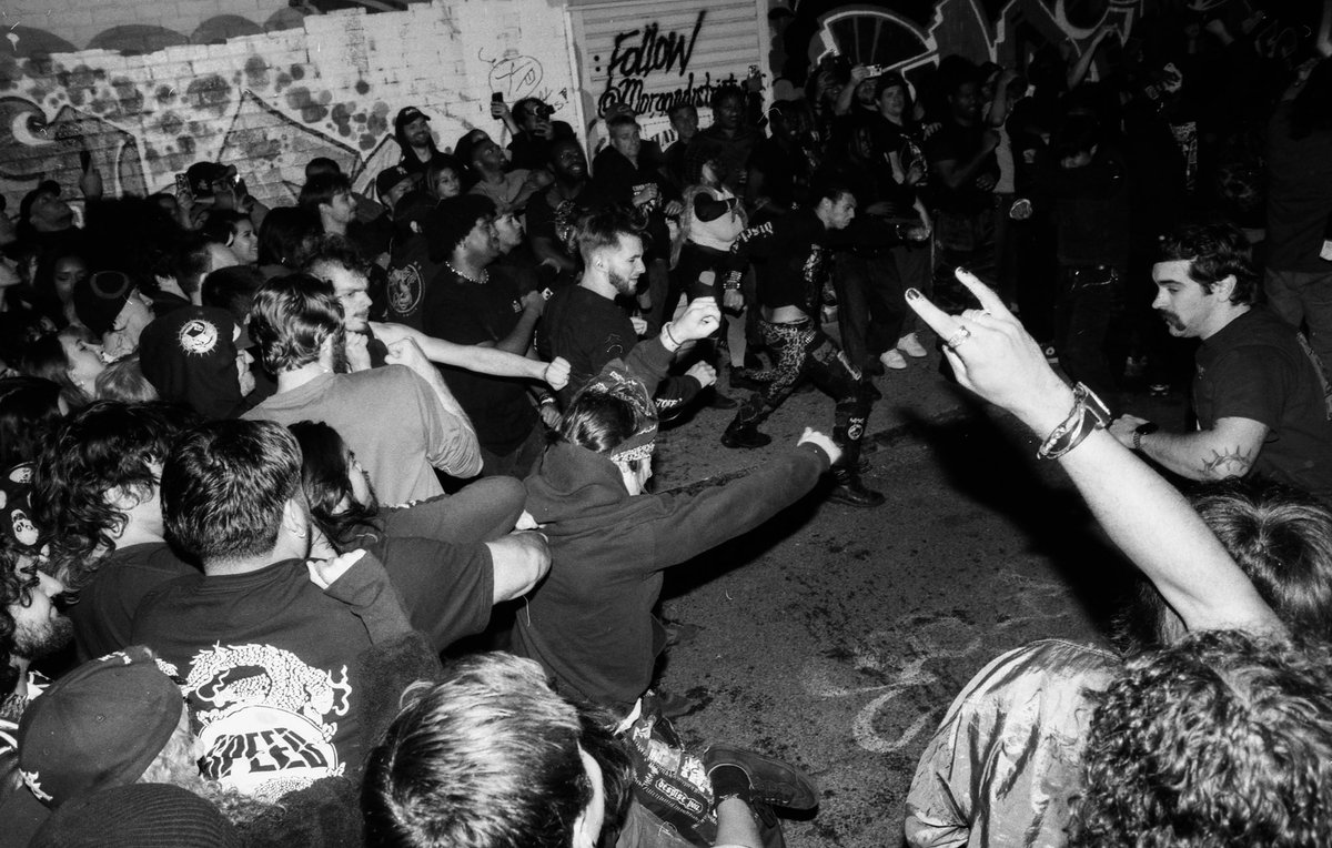 f3dlimid's tweet photo. @FAIRYALPHAZ @illuminatibby its literally my job to know what punk music is, im a punk music photographer https://t.co/Hpuot4gKyk