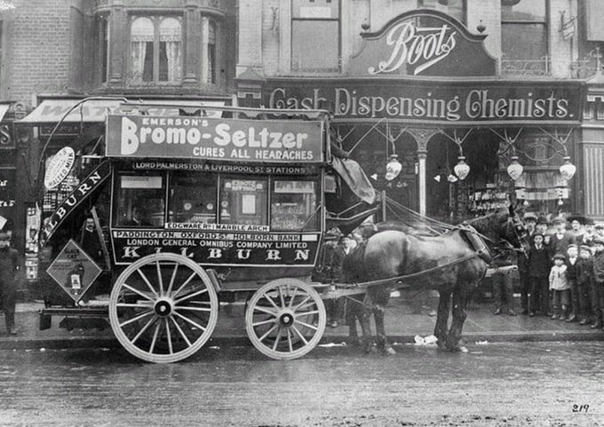 janeyellene's tweet photo. Picking up passengers outside Boots the Chemist in 1890. The last ever horse-drawn omnibuses ceased running in London in August 1914, and the horses were used for War Service
#1890s #SocialHistory #BritishHistory #WW1 https://t.co/avv4TywHu6