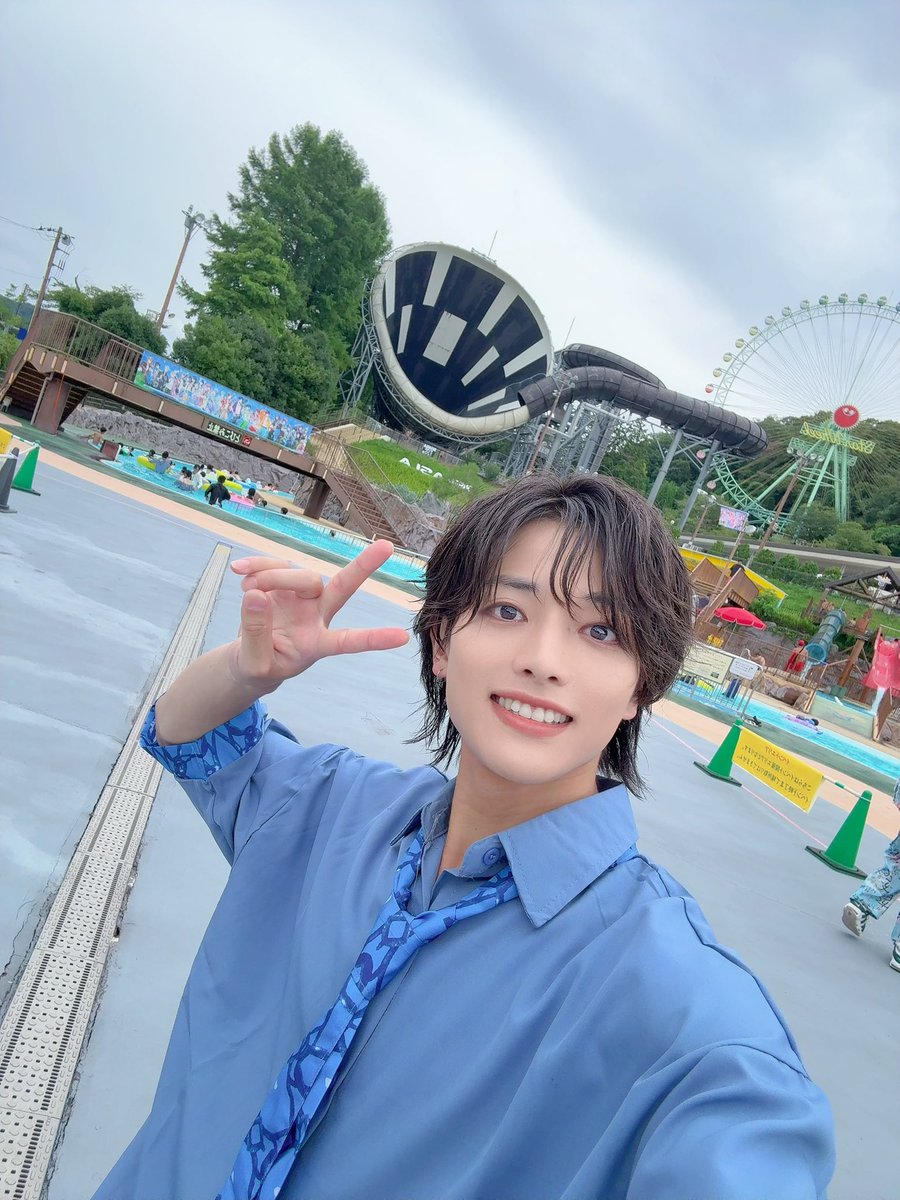 JUNPEI_1101's tweet photo. 初 東京サマーランドLIVE！
1部 は 新お衣装お披露目 LIVE！✨
2部 は NO X OVER ✖︎ JUNPEI SP LIVE！🔥
＆激雨に打たれながらの B2takes!!LIVE！🌧️

どれも最高に楽しかった！
8月ラスト野外 LIVE、
めちゃ素敵な思い出作れた！

見にきてくれた方、足を止めてくれた方、
みんな本当にありがとう！ https://t.co/YqMAjG7Fvf
