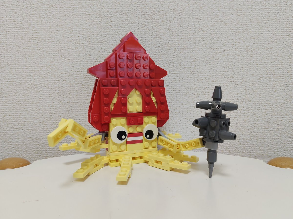 makiron0860's tweet photo. プチアーノンを作りました!
海の大親分オセアーノンの幼生。
よく砂浜でお絵かきして遊んでいます。
#LEGO #レゴ #ドラクエ #ドラクエ8 https://t.co/PhaCP46cW0