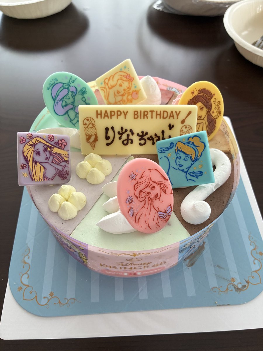 urahamarina's tweet photo. 今年も健やかにこの日を迎える事が出来ました。
ゾロ目です。👀

そんな今日も朝からレッスン！！
今朝起きたら旦那さんから誕生日プレゼント。
先日アイスケーキで前祝いも。🍰
幸せに過ごさせてもらってます。
ありがとう！！！ https://t.co/WexhHzcTYv