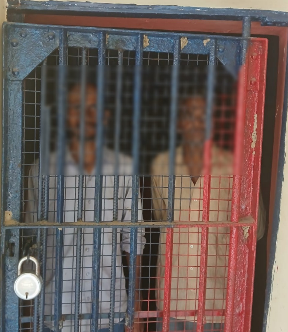 gorakhpurpolice's tweet photo. #gorakhpurpolice
#PoliceAction

➡️हत्या का प्रयास करने के आरोप में अभियुक्त 1.ज्ञानेश्वर व 2.राहुल को #PsCampierganj पुलिस द्वारा गिरफ्तार किया गया ।

#UPPolice
@dgpup @AdgGkr @adgzonegkr @diggorakhpur https://t.co/bYEbn8JY1C