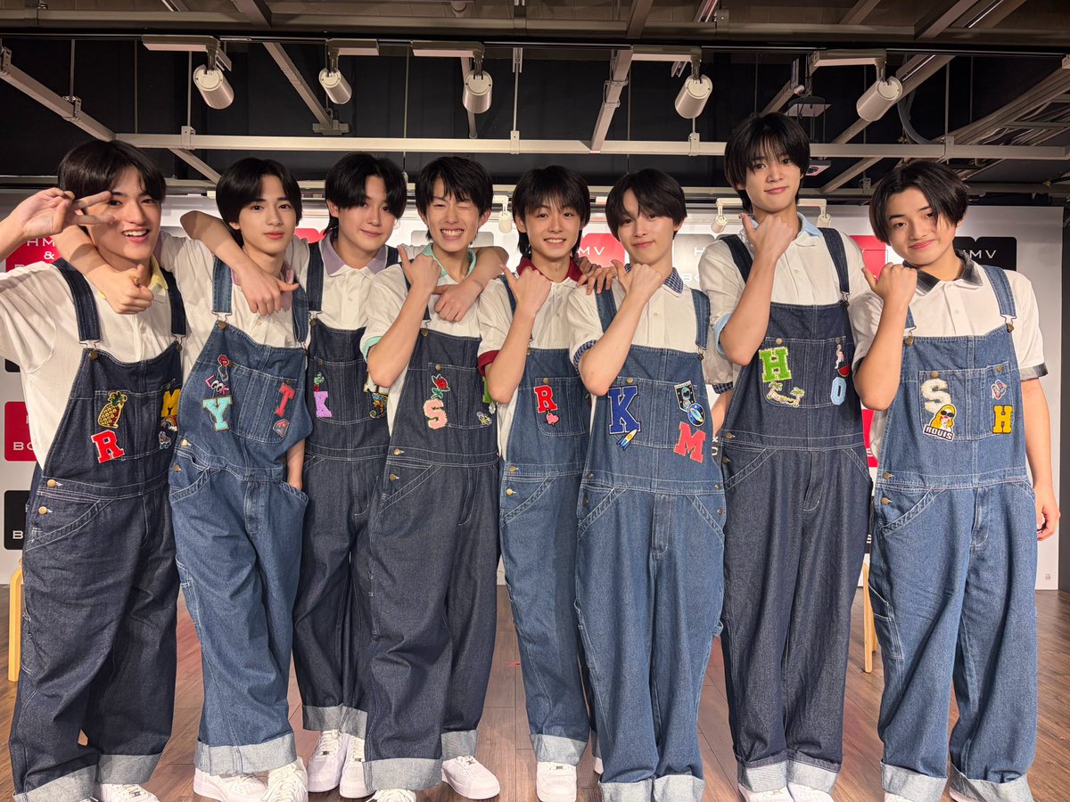 iiondo_official's tweet photo. /／
『はつ恋ONDO』リリースイベント・一日店長@ HMV&BOKKS SHIBUYA
　ありがとうございました☀️
\＼

本日はリリースイベントに加えて、リリースを記念した一日店長イベントも行いました！

さらに、MVの銭湯シーン♨で大活躍したオーバオール衣装をお披露目しました♨️

本日撮影した映像は、
ぜひ #はつ恋ONDOの夏が来た をつけてSNSに投稿してください📸

次は埼玉！ぜひお越しください👀

🗓️今後のリリースイベント予定はこちら
🔗https://t.co/XKck6wbacQ

#iiONDO
#EBiDAN