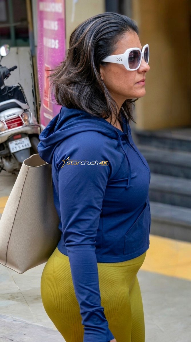 starcrush4K's tweet photo. Kajol Devgan owning the spotlight effortlessly. ✨🔥

#KajolDevgan #Kajol #Bollywood #CelebrityStyle #Trending #Viral https://t.co/bkEU86QzoS