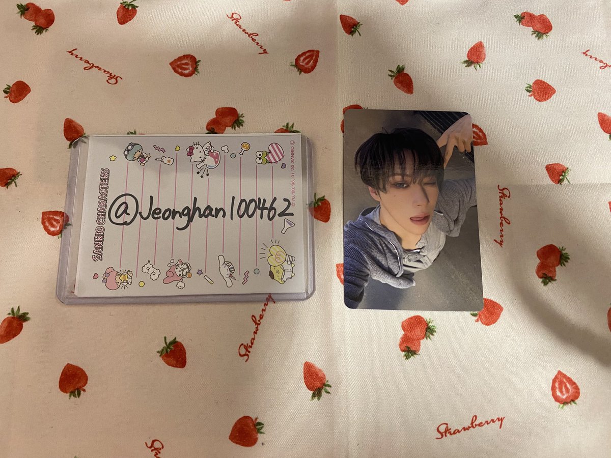 Jeonghan100462's tweet photo. @hao_ll7 はじめまして、コメント失礼します。
当方こちらのアルノを所持しております。

郵送にて1枚目の1段目1番左ジュンソと交換して頂きたいのですが可能でしょうか？

ご検討よろしくお願いします。 https://t.co/CGW0IowLGG