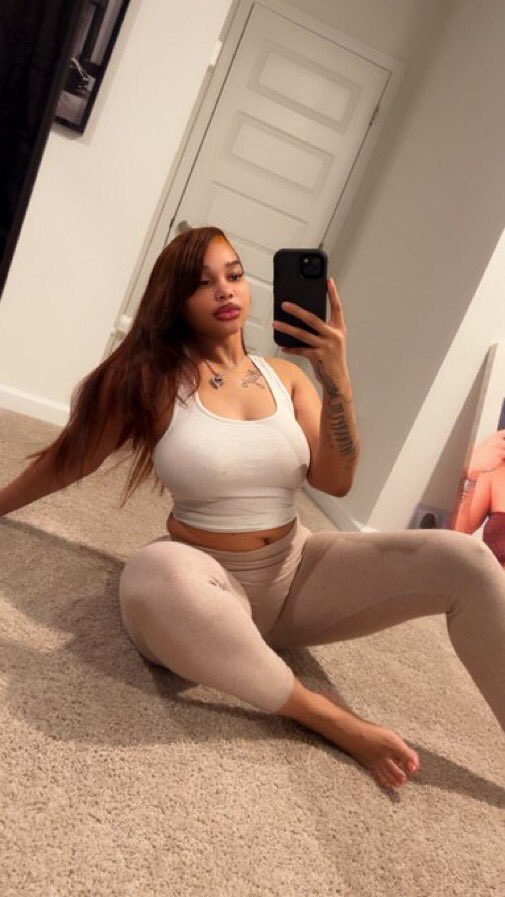 Unique5o0's tweet photo. I NEED A BOYFRIEND WHOS DOWN 🤭😜 https://t.co/Y7l7Hdjzep