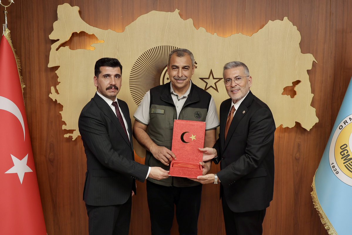 MersinOcak33's tweet photo. Ülkü Ocakları Mersin İl Başkanımız Sn.Ahmet Bebek; MHP Mersin Milletvekilimiz Sn.Levent Uysal ile birlikte, Mersin Orman Bölge Müdürümüz Sn.Zafer Kızıl’ı ziyaret ettiler. Misafirperverliklerinden dolayı Müdürümüze teşekkür ediyor, çalışmalarında başarılar diliyoruz. https://t.co/HPNYWXJrfX