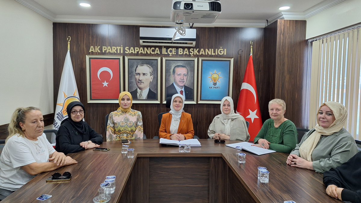 sapanca_akkadin's tweet photo. Haftalık olağan yürütme ve yönetim kurulu toplantımızı, İlçe Kadın Kolları Başkanımız Sayın Arzu Akçay başkanlığında gerçekleştirdik.
Toplantımızın hayırlara vesile olmasını diliyoruz.

@tugbaisikercan https://t.co/vHqIzSHQQb