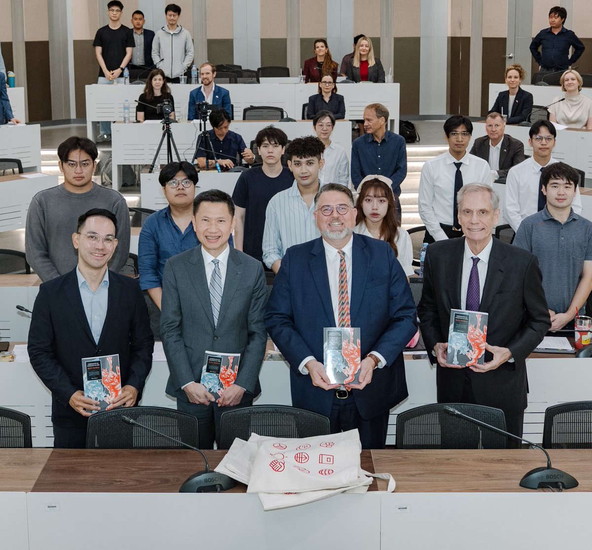 FESinAsia's tweet photo. @IsisThailand at Chulalongkorn University held the Bangkok launch of the book "Geopolitical Conflict in the Wolf World" by @marc_saxer, bringing together diplomats, academics, foreign policy practitioners &amp; students to discuss Southeast Asia’s place in a changing global order. https://t.co/n75Kc5MtrH