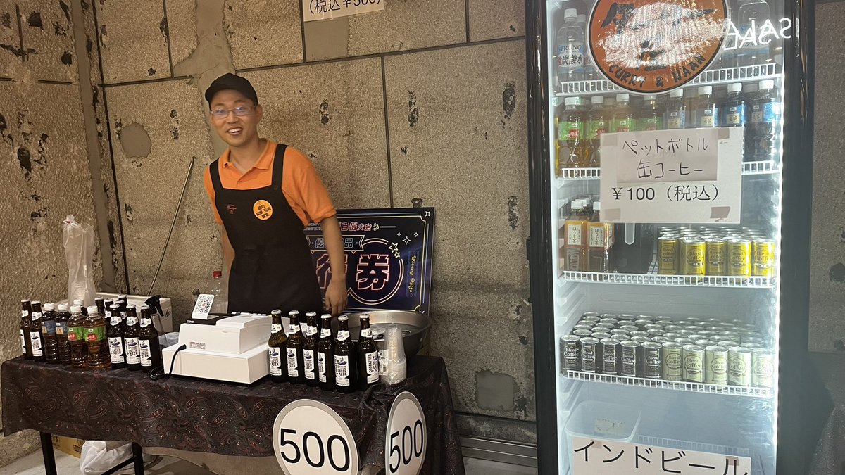 takaku_steadygo's tweet photo. ターリー屋の販売、昨年のチャンプが売ってる上に安すぎる！
#三井ビルのど自慢 https://t.co/4GGeruh7fU