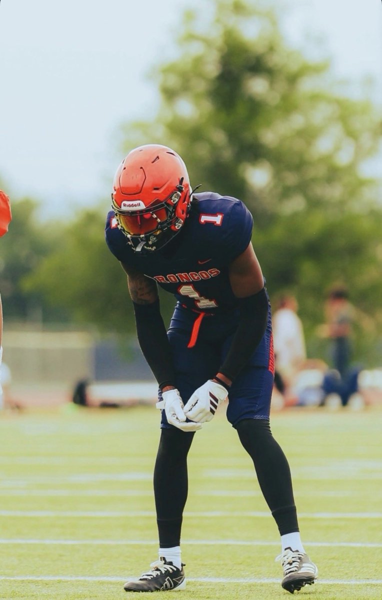 FrampCamp's tweet photo. Your senior year. Wow. 15+ years of labor, pain, suffering all for it to come down to 10 more games (guaranteed). My emotions are east and west right now. I pray to Allah, you are protected and that your rewards continue to show because they’ve been tied to the work. 😢 https://t.co/nFWt4qEL13