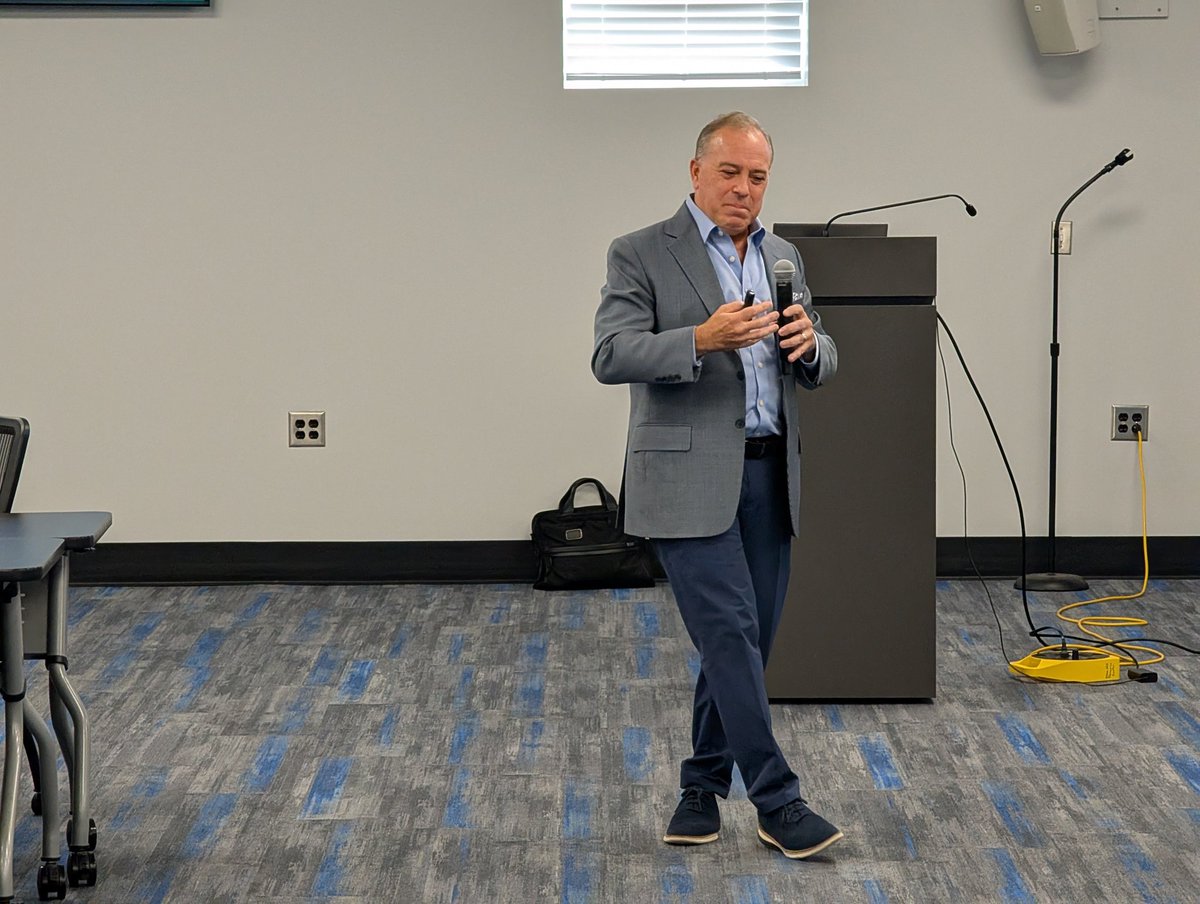 ncsupers's tweet photo. High Country STEM Network meeting in Burke County Schools. #DrBillGriffin #DrEisaCox #DrMattStover #DrMikeSwan #DrThomasHowell #DrJenniferGriffin #ToddMurphy @smtcenter #Prometric #LeadershipMatters #NCSSA https://t.co/LQimUEcAor