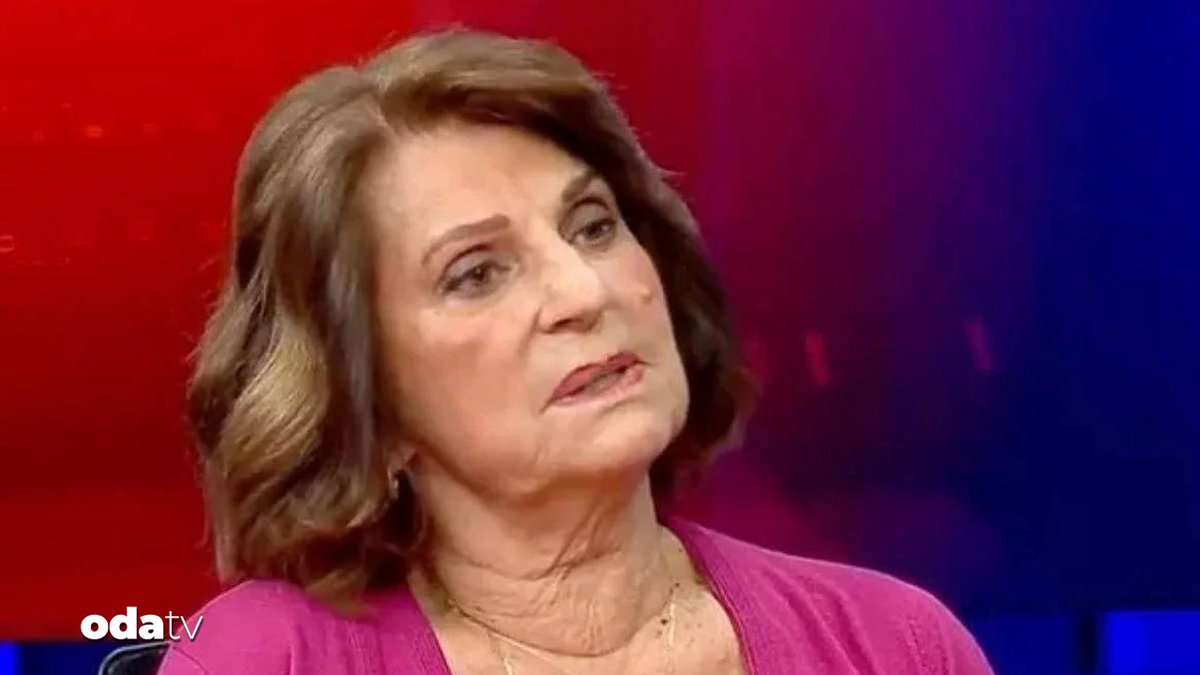 odatv's tweet photo. Kaplumbağa ve kedinin öldürüldüğü videolar sonrası, sunucu Mehmet Ali Birand'ın eşi ve gazeteci-yazar Cemre Birand da yaşananlara sitem etti: "O kanun geçerken, hayvanlar öldürülürken, bunların psikopatlar için ilk adım olacağını ben dahil çok kişi söyledi."
https://t.co/GwZu5jXOV9