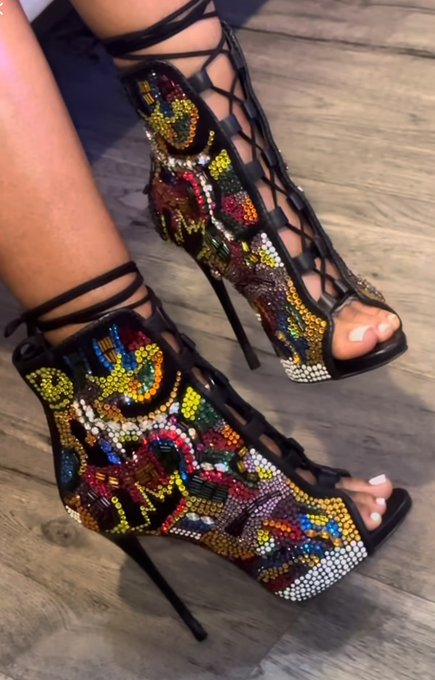 shoeaddicttions's tweet photo. Guiseppe Zanotti Swarovski Crystal Heels
#shoeaddicitions #shoes https://t.co/1RtrXgIPR8