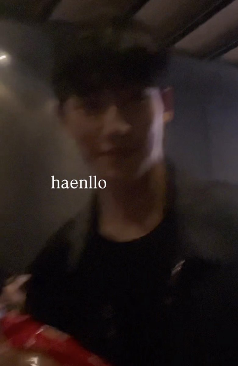 haenllo's tweet photo. 260827 #정해인 아가미 무대인사
오늘은 선물 준비한거 다 드렸다아…// ♡♡
쌀과자 내최애과자라서 참느라 죽는 줄 😱 https://t.co/qcOUsHIXfn