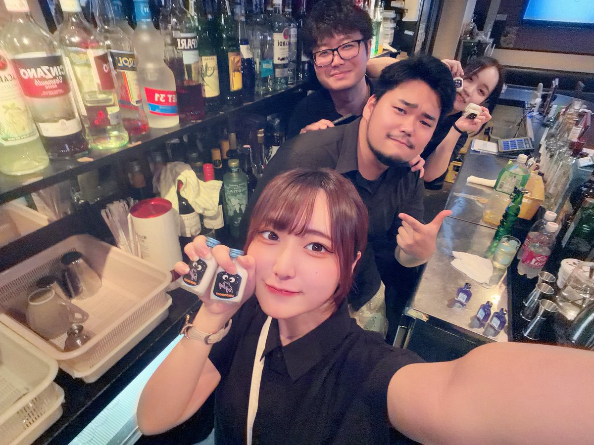 sakuno_150's tweet photo. ニコバー！！しゅっきん！！！
5時までいる！！！！
白クライナー枯らします！！！ https://t.co/GAIft0Q3dW