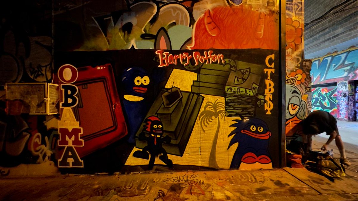 PrinceVajeeta's tweet photo. Guess who’s being represented at the busiest graffiti spot in Toronto.

By @flyzard_ 

#HarryPotterObamaSonic10Inu https://t.co/01IRn5e0Fa