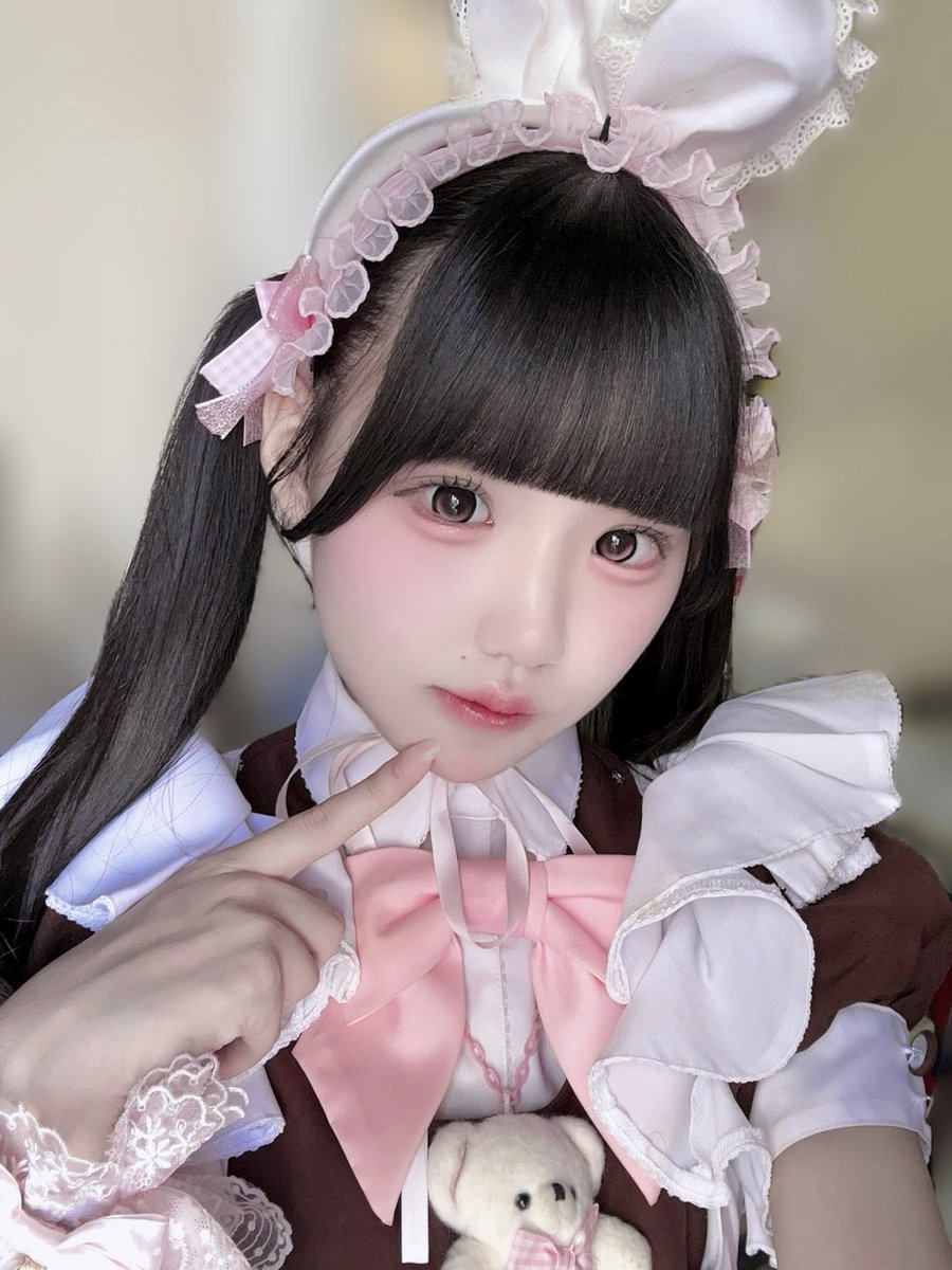 maid_nagomi1's tweet photo. 9/14ドンキ先行発売のシャプンの水光カラコン♡奥目でも目に光が入ってちゅるちゅる瞳になれます꒰´꜆ᴖ⩊ᴖ꜀`꒱🎀💞

太フチでチェキも盛れてお気に入り♡

 #シャプン #ad #ばぐもれピンク #DIA15mm回らない水光カラコン https://t.co/uTleaOYjLW