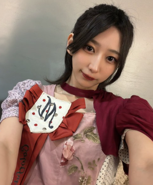 centralsyouji's tweet photo. ごきげんよう
皆さん
ご挨拶ポストに、多くの”いいね”を頂き、ありがとうございます🙏
本日は、こちらのシリーズをいっちゃいますよ❗️

デコ出し・耳出しスタイルがお似合いなアイドルさんを紹介しますシリーズ

今回は、MAPA 翠山みさ姫 様 @midoriyamamisa 

短いですが、みさ姫 様とは？がよく分かる動画を貼っておきますね😉
https://t.co/DVPfgf1AOV

デビュー当初から陰ながら応援を続けていて、大阪で観た初めての MAPA のLIVEで、本当にアイドルだったんだ！？と驚いた記憶あり←記し方がよくないが、配信のときのアノ感じではなく、MAPA の世界観を見事に表現されていて、みさ姫 様を見る目が変わった(;^_^A

みさ姫 様、ビジュアルは可愛らしいのだが、酒に麻雀に 好きなものが おっさんチックで、非常に親近感を覚える(笑)

また、5/10がお誕生日🎂で、私の誕生日5/16と近いことから、勝手に仲間意識もありｗ麻雀🀄️をいつか一緒に打ちたいとも思う、かなりレアなアイドルの方だ

初めて記すのだが、金曜日にアップしてくれる「一週間お疲れ様！○○で乾杯っ！」ポストを楽しみにもしている🍻

実は、2026年になってから、アイドルの方のポストに、ほとんど”いいね”をしていないのだが、先に記したポストには、”いいね”をしてしまうのだ‼️

みさ姫 様、リプするときは、👆で記してあることを隠してしますので、よろしくお願いいたします←なんで🤣

MAPA @xxxxMAPAxxxx

古正寺恵巳 @COSHOTaaaaN
紫凰ゆすら @sioyours
宇城 茉世 @mayo_ushiro
神西 笑夢 @_emuchan_0
刀歌くる美 @touka_963
翠山みさ姫 様 @midoriyamamisa