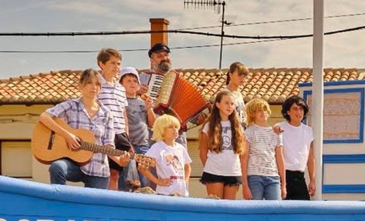 Jjo_Rodriguez's tweet photo. #Mipuebloeselmejor.
#GuadilladeVillamar, #Burgos. 
@diariodeburgos.
Recreación de #VeranoAzul "El barco de Chanquete".
En los páramos castellanos hay mar y esperanza. 
Magnífica. Los detalles.
¡Felicidades! https://t.co/UMkt9wwnGT