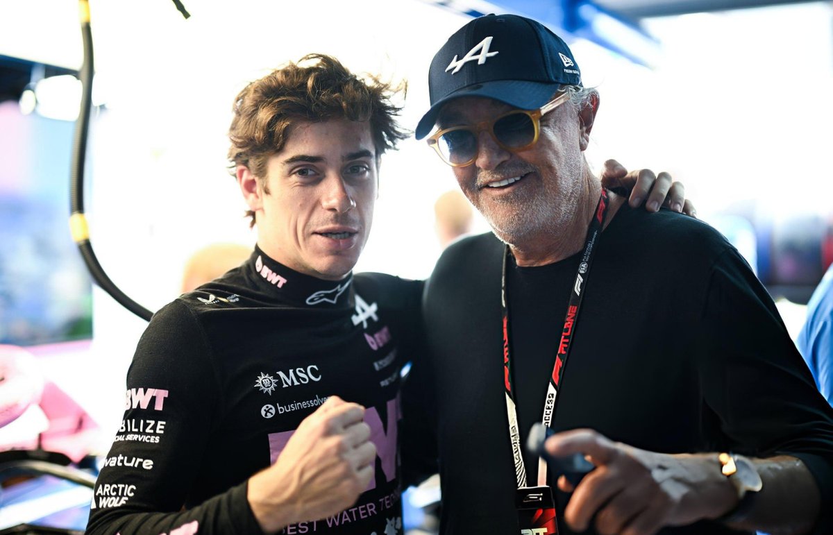 LucianoYoma's tweet photo. Flavio Briatore: “Estamos muy contentos de confirmar nuestra alineación de pilotos para 2027 con Franco permaneciendo como piloto de carreras junto a Pierre. Para mí, tener consistencia es muy importante. Desde el punto de vista de los pilotos, ahora estamos asentados y he dicho muchas veces que, aunque esto es una pieza importante del rompecabezas, lo más significativo que debemos hacer bien es diseñar y construir un coche de carreras rápido, lo cual sigue siendo nuestra prioridad número uno.

Hemos visto a Franco crecer y madurar verdaderamente como un gran piloto este año. Sus resultados en Miami y Montreal, especialmente, confirmaron lo que ya sabía: Franco pertenece a la Fórmula 1 y pertenece a este equipo. Espero que tanto Franco como Pierre sigan haciendo un trabajo fantástico en la pista y que todo el equipo siga empujando sin descanso hasta que estemos luchando, y ganando, en la parte delantera de este deporte.”

#AlpineF1 #FrancoColapinto #F1