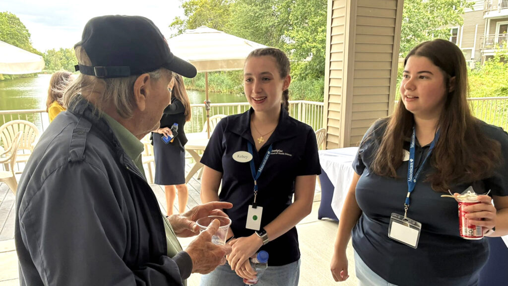 _McKnightsSL's tweet photo. Masonicare’s #intergenerational learning program is tackling resident #socialisolation and #workforce shortages by immersing college students in #seniorliving communities to provide hands-on experience that aims to inspire careers in the sector.
https://t.co/KGYWvVGviH https://t.co/fipJfIugQI