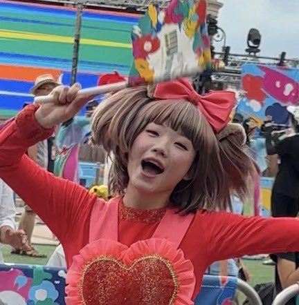 Yamada_Re2's tweet photo. #USJファン 
赤色メンバーに
ジャンプをみてもらったのに
ファンサももらったのに
動画が回ってなかったよ😭😭😭 https://t.co/lPHtsWl9xL