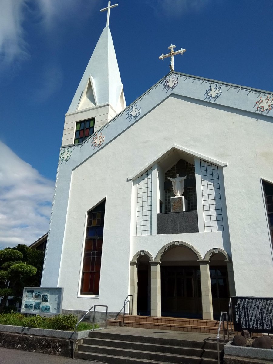 BeyondtheNwsir's tweet photo. A 3-hour ferry ride from Nagasaki brought me to Fukue Island in Gotō. Crystal-clear cobalt waters, serene historic churches, and a hot bowl of local Goto Udon for lunch. Pure island-hopping magic in hidden Japan! 🌊🍜⛪️

#GotoIslands #Nagasaki #IslandLife https://t.co/5TjCcOw72d