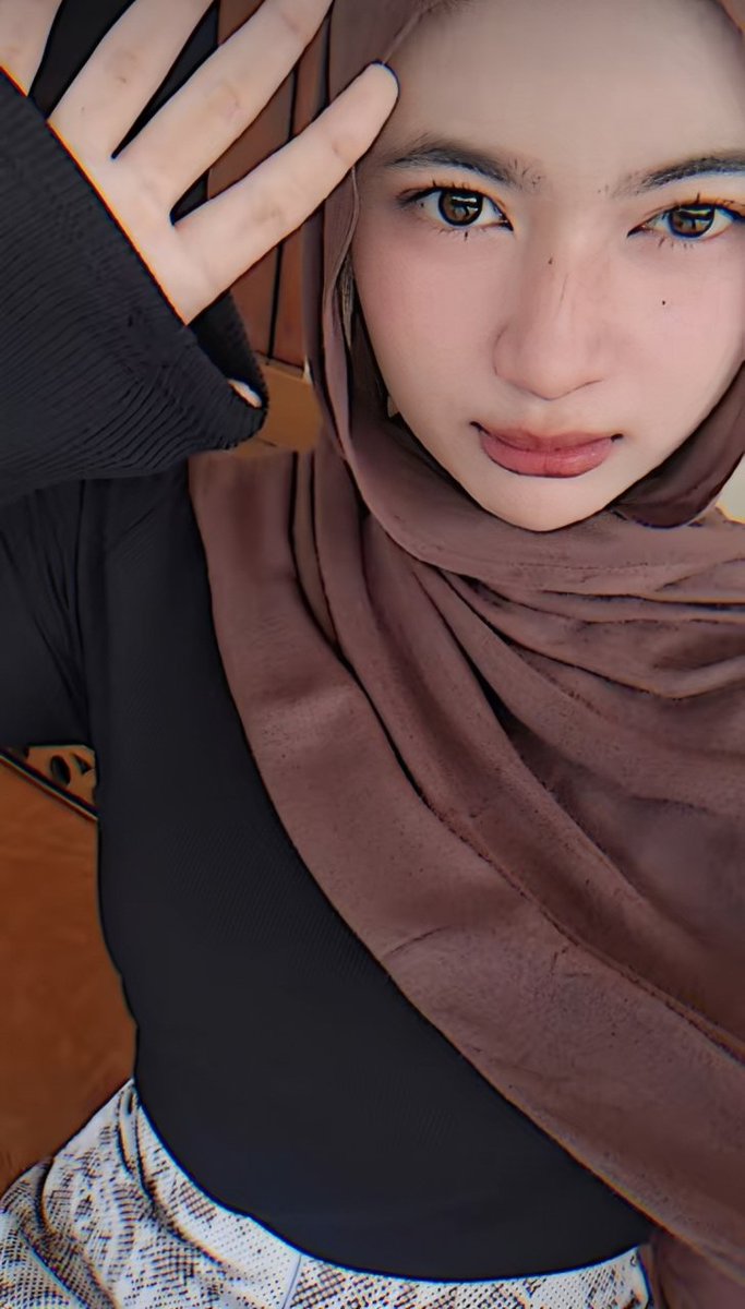 fansss4455's tweet photo. make hijab buat nutupin tete yang gede malah dipamerin,kalo udah jadi jalang gapernah ilang sifat jalannya🤤💦 https://t.co/4PeSQoR6fX
