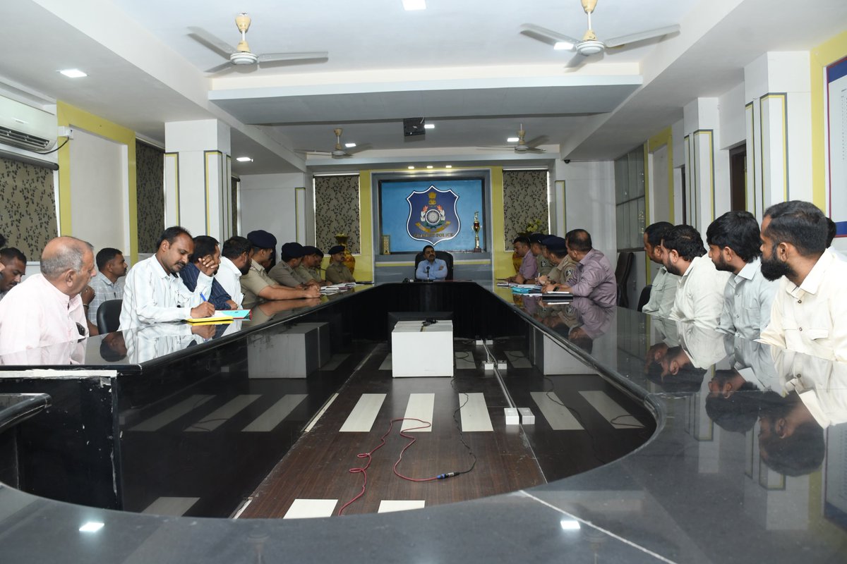 SPSurendranagar's tweet photo. મેળા આયોજકો માટે @SPSurendranagar ની સૂચનાઓ

​જાહેર સુરક્ષા માટે નિયમોનું ચુસ્ત પાલન કરવું:

​👮‍♂️ સિક્યુરિટી: ગુનાહિત ઇતિહાસ વગરના ગાર્ડ્સ તૈનાત કરવા.
📹 CCTV: HD/Night-Vision કેમેરા &amp; ૭ દિવસનું DVR સ્ટોરેજ.
🚫 સ્ટેજ: ગુનાહિત ઈસમનું સન્માન કરવું નહીં....=>2 https://t.co/0JsFAiSxaB