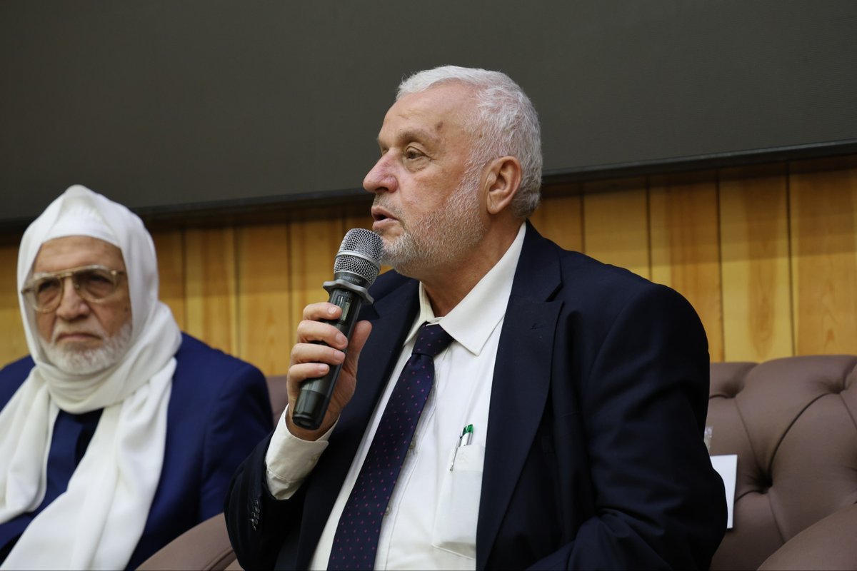 SyMOfE's tweet photo. مفتي الجمهورية ووزير الأوقاف في درعا.. لقاءات ميدانية واطلاع على عمل المساجد والتعليم الشرعي

زار سماحة مفتي الجمهورية العربية السورية الشيخ أسامة الرفاعي ووزير الأوقاف الدكتور محمد أبو الخير شكري محافظة درعا، حيث كان في استقبالهما محافظ درعا السيد أنور طه الزعبي. https://t.co/PznelLJ290