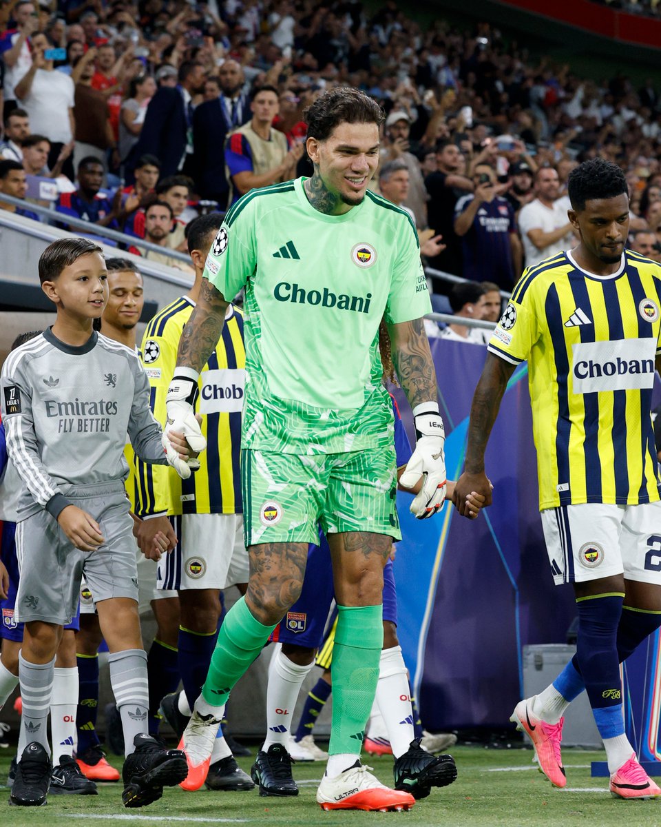 Fenerbahce's tweet photo. Edi! 💪

#UCL https://t.co/ARrQzuTiTd
