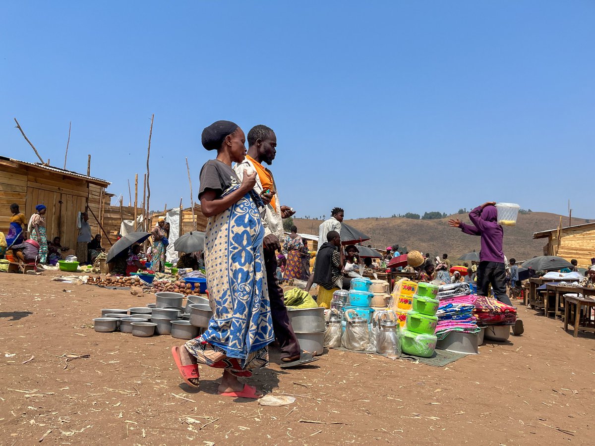 MSF_WestAfrica's tweet photo. đ§đź #UpdateBurundi
Sept mois aprĂšs lâarrivĂ©e des premiers rĂ©fugiĂ©s Ă Busuma, des signes dâamĂ©lioration sont visibles dans le camp.
Mais pour prĂšs de 42 000 personnes qui vivent encore dans le camp, les besoins restent importants.
La rĂ©ponse humanitaire doit se poursuivre. đ§đź https://t.co/ZtQJQkcB4b