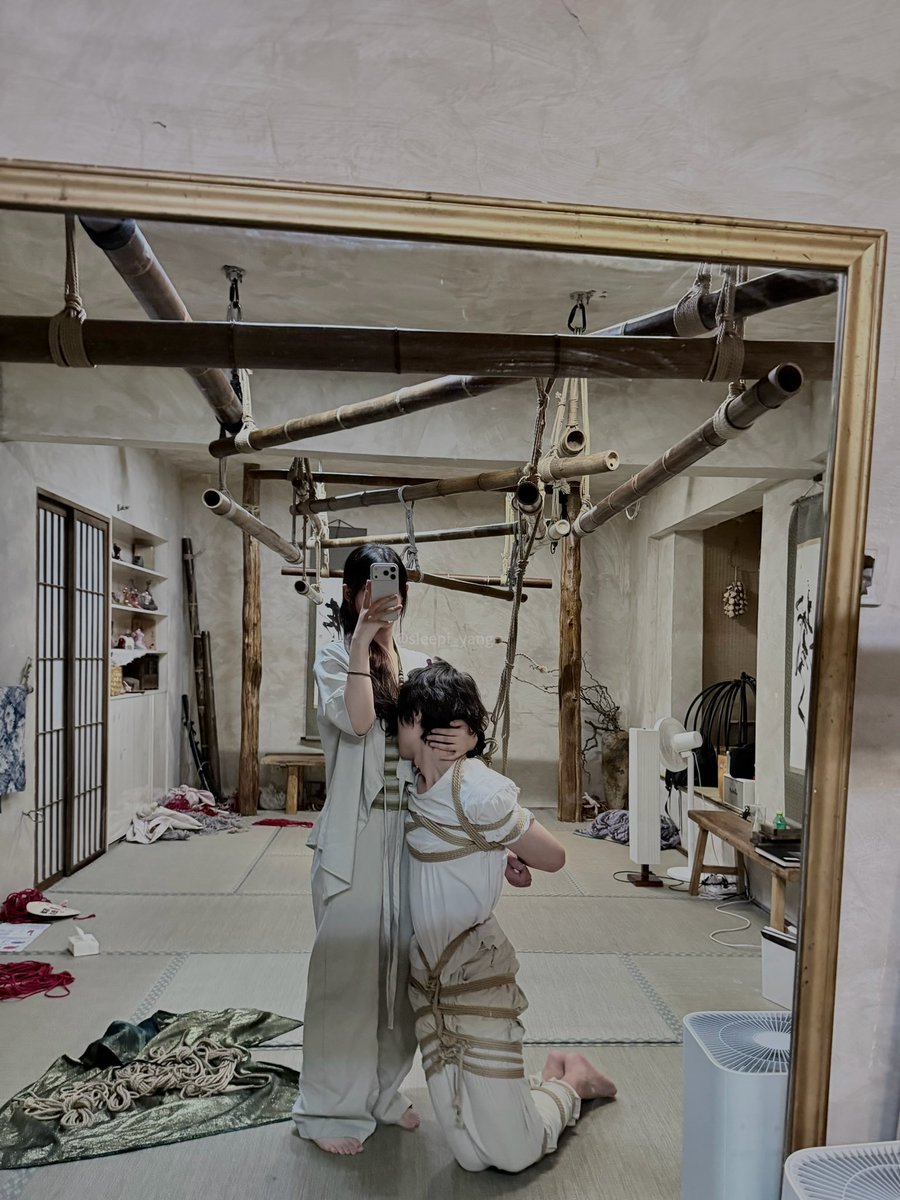 sleepi_yang's tweet photo. There there.

好了好了，乖

@kurage759 
#bondage #shibari ＃绳缚 https://t.co/1NVPfdJoFI