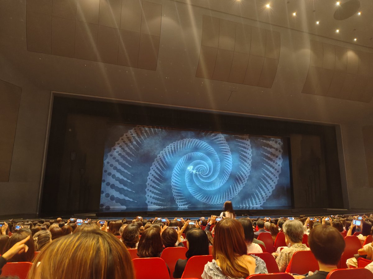 su_mmmmmm's tweet photo. 【宙組 黒蜥蜴/Diamond IMPULSE 8/26ｿﾜﾚ】MY楽でした。フロントガラスにぶつかる桜木みなとさんas明智小五郎面白すぎるww
春乃さくらさんas黒蜥蜴様は今日は聖母。慈悲の塊だった⋯毎回違う黒蜥蜴様を魅せてくれるの有り難い⋯🙏
オペラ泥棒すぎる青い亀の山吹ひばりさんな⋯🫶 https://t.co/F5Dmt89bS9