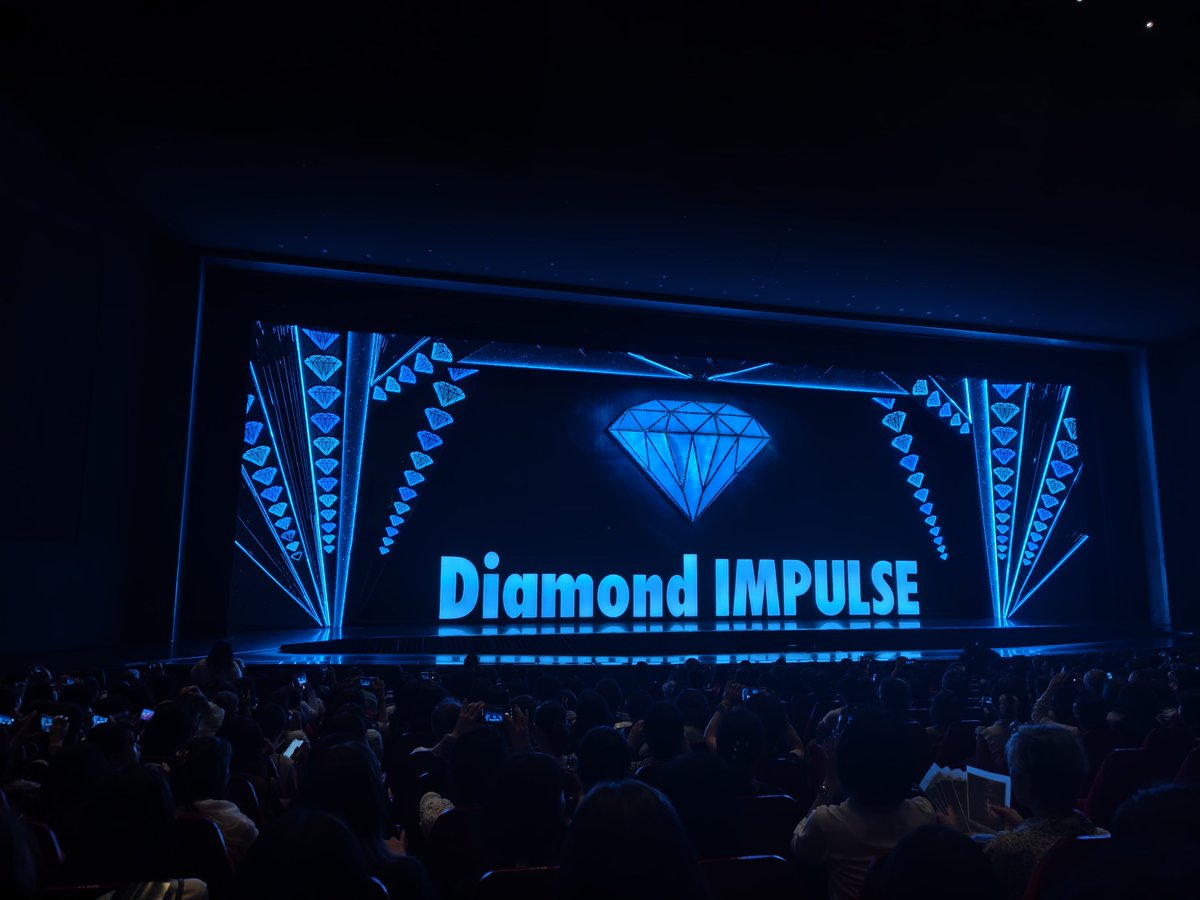 su_mmmmmm's tweet photo. 【宙組 黒蜥蜴/Diamond IMPULSE 8/26ｿﾜﾚ】MY楽でした。フロントガラスにぶつかる桜木みなとさんas明智小五郎面白すぎるww
春乃さくらさんas黒蜥蜴様は今日は聖母。慈悲の塊だった⋯毎回違う黒蜥蜴様を魅せてくれるの有り難い⋯🙏
オペラ泥棒すぎる青い亀の山吹ひばりさんな⋯🫶 https://t.co/F5Dmt89bS9