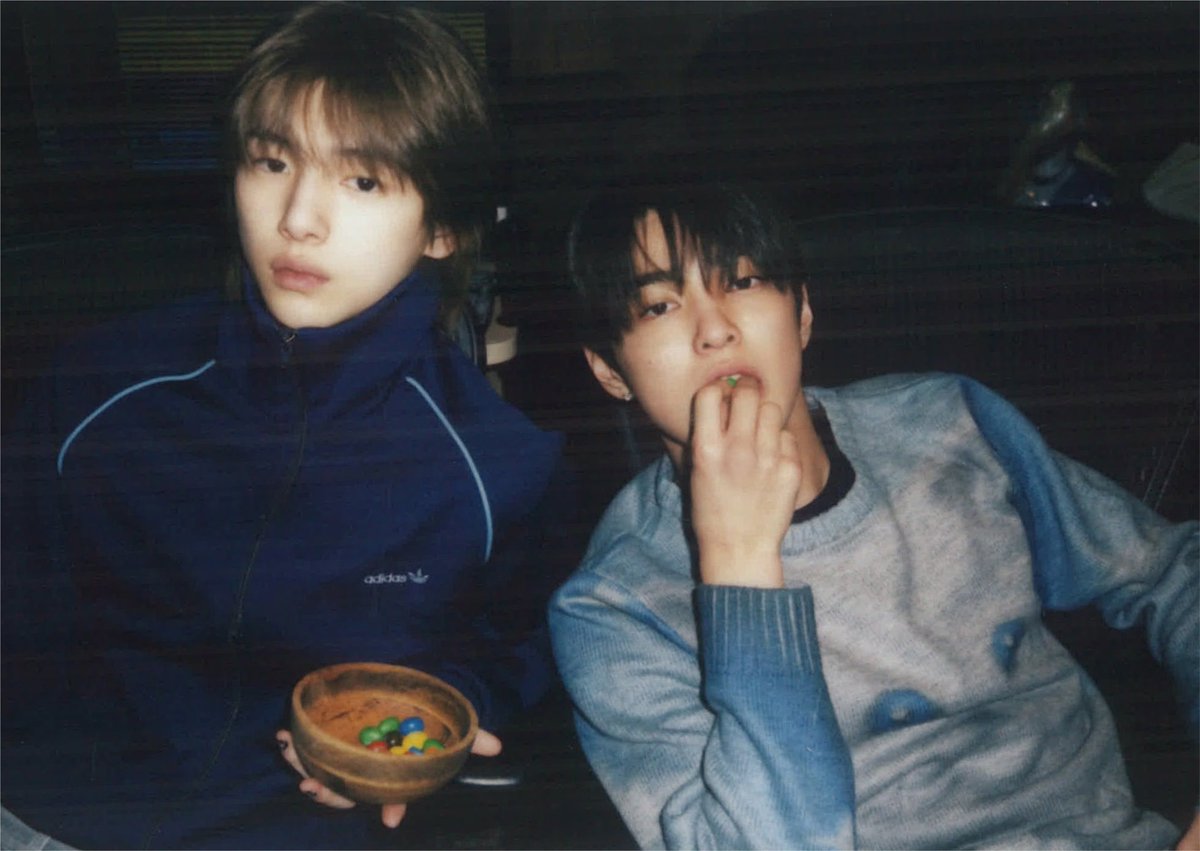 gaemiruu's tweet photo. 영감떠올린다고 작업실에서 읍스할것같다 https://t.co/Jb2MugNQdg