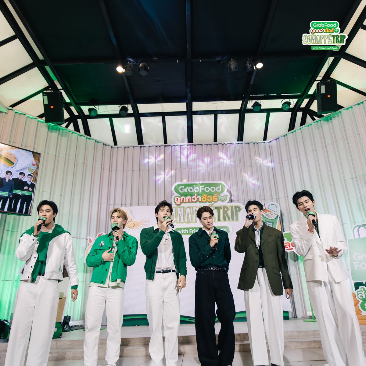 GrabTH's tweet photo. รวมภาพบรรยากาศในงาน "GrabFood ถูกกว่าชัวร์* BON APPÉTRIP with Friends of Grab" 😋🎒🍔

#GrabFoodถูกกว่าชัวร์TRIP
GRABFOOD TRIP X GFSNPP
#GrabFoodถูกกว่าชัวร์* #GrabFoodTH #GrabTH https://t.co/760SRTYJq8