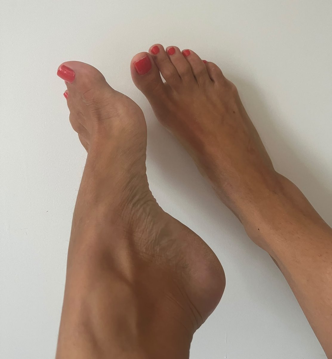 SublimeFeet_'s tweet photo. After reapplying my nail polish, I’d happily sell my feet on SublimeFeet...☺️☺️
#feet #feetfetish #feetpics #footfetish #feetlover #soles #toes #prettyfeet #frenchfeet #redpolish #amateurfeet #feetbuyer #sublimefeet https://t.co/mOFuxdPDjk