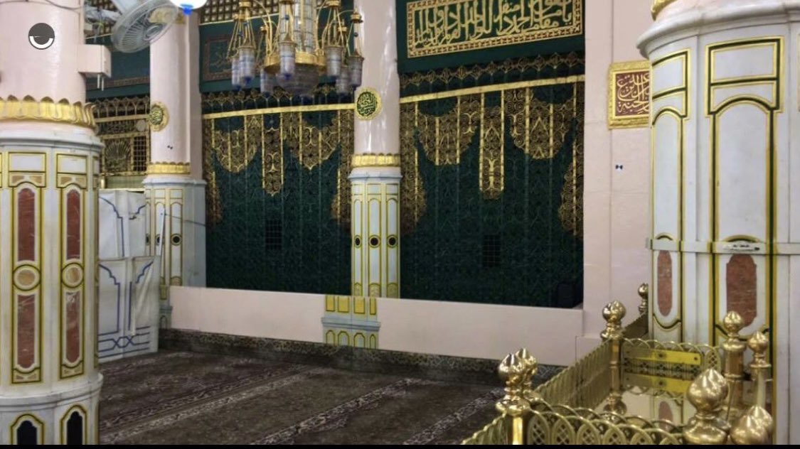 Dr_osama9103's tweet photo. صَلَّتْ عَلَيْكَ بُيُوتُ اللهِ وَالْحَرَمُ
وَأَحْرُفُ الشِّعْرِ وَالأَوْزَانُ وَالْقَلَمُ

مَا زَالَ ذِكْرُكَ فَوَّاحَ الشَّذَى عَبِقًا
تَسْمُو بِهِ الأَرْضُ وَالأَيَّـامُ وَالأُمَمُ https://t.co/XoW8BoTZVG