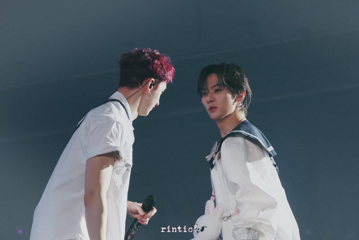 RinticR's tweet photo. 260725 🐺🐰💕
👀
#minchan #찬밍
#스트레이키즈 #StrayKids 
#RUN_IT_SEOUL https://t.co/1fWwmBbzMU