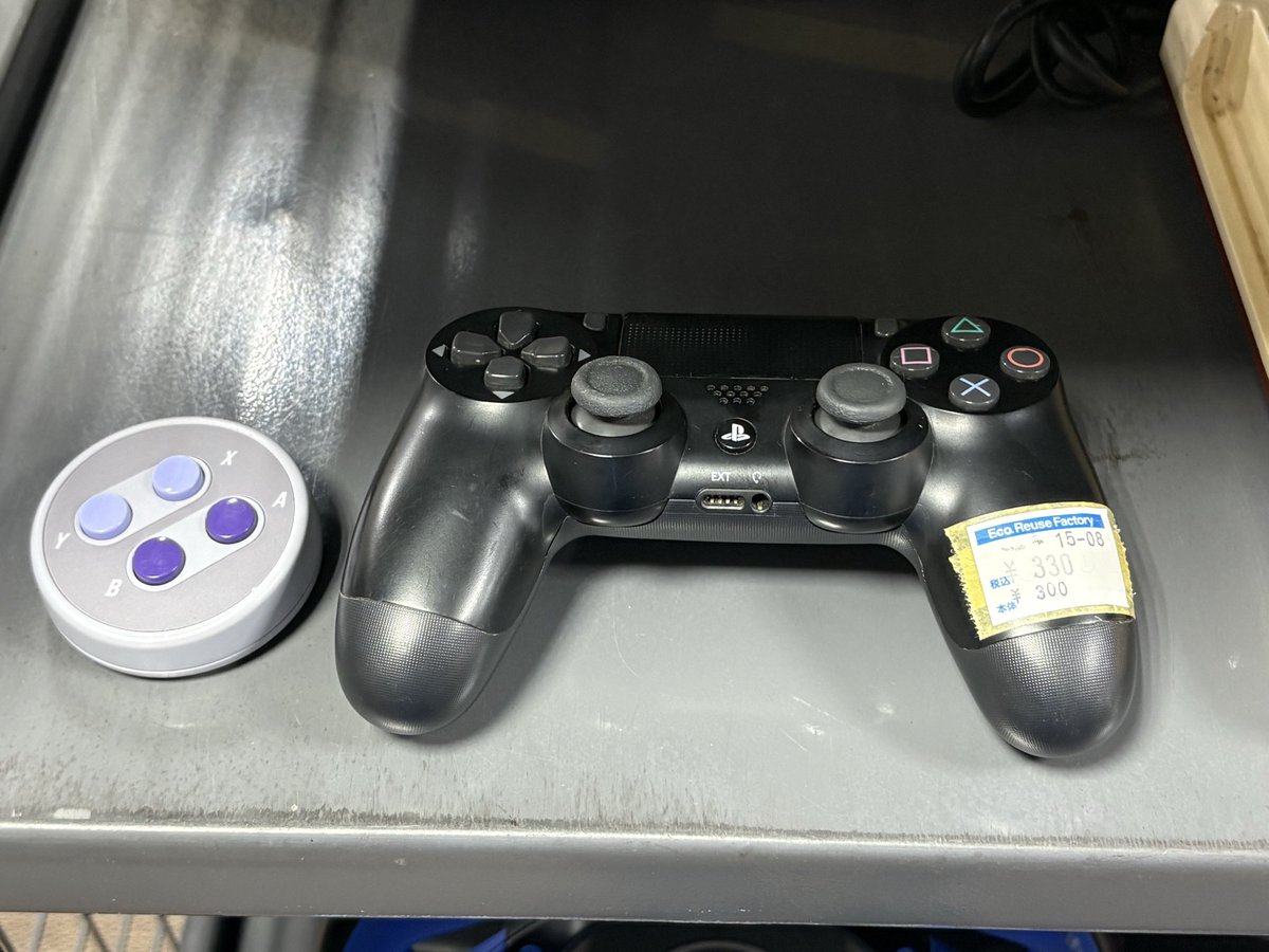 Gemesrirura's tweet photo. 気になったものをピックアップ✨
3DSLLのリザードンエディション初対面です🫡
今店売りだとこんなお値段なんですね。。😱
#ブックオフ #駿河屋 #リザードン #任天堂 #3DSLL #Nintendo #Pokémon #METROID #メトロイド #GBA https://t.co/s72YyfbAJY