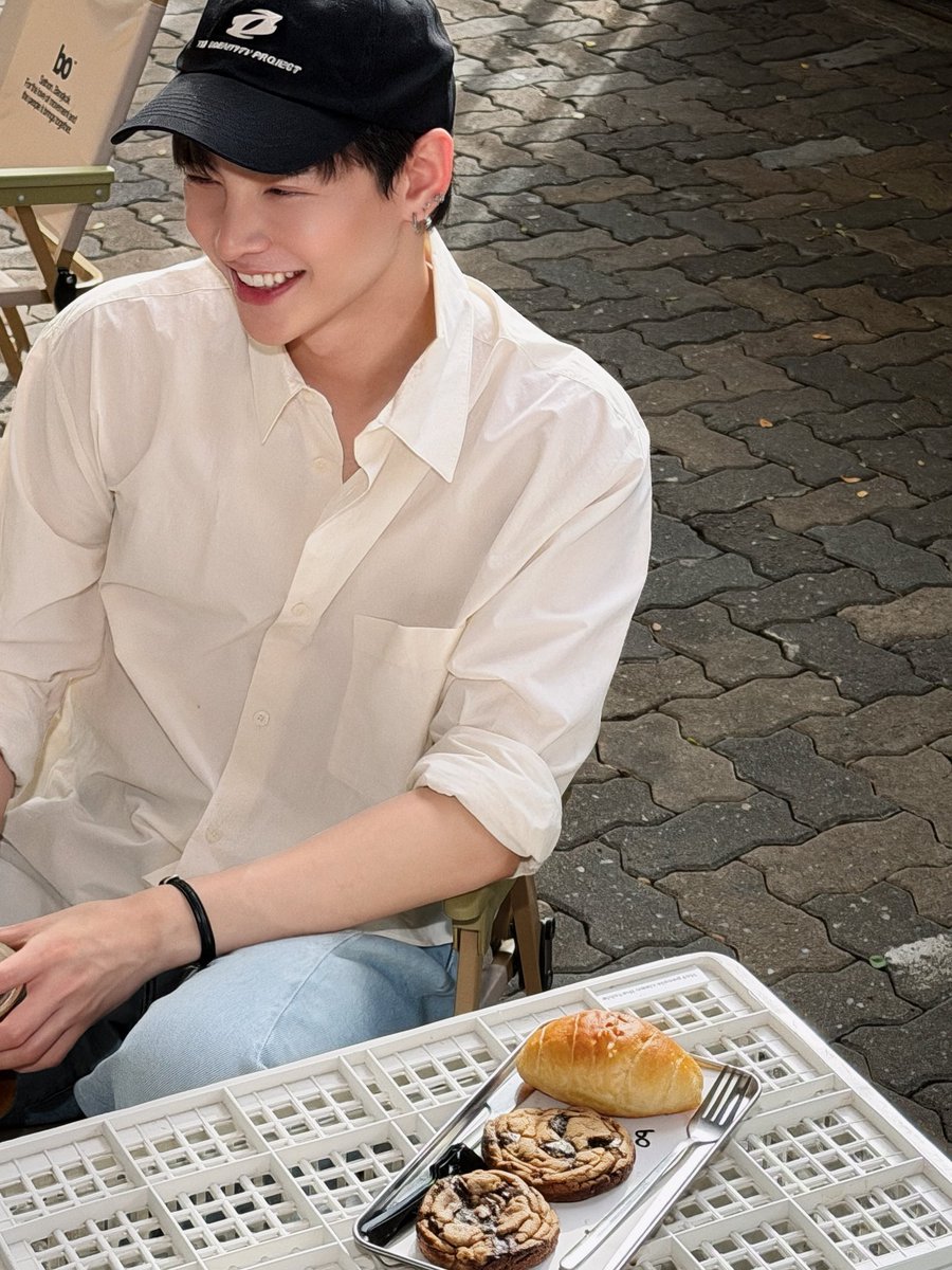 supanut_l's tweet photo. #supanut https://t.co/oR26COCWTs